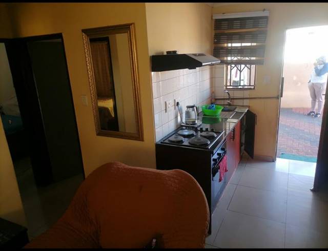 2 BEDROOM HOUSE FOR SALE IN PROTEA GLEN